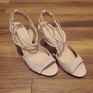 NWB Pelle Mode Robyn Sandal in Beige Suede size 10